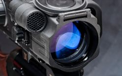 ИК-осветитель, используемый в прицеле Pulsar Digisight N960 LRF, основан на мощном светодиодном излучателе с длиной волны 810 нм.