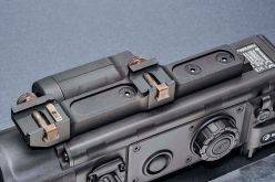 Планка Пикатинни входит в состав большинства вариантов прицела Pulsar Digisight N9xx и может устанавливаться в трех различных положениях на большинстве типов огнестрельного оружия.